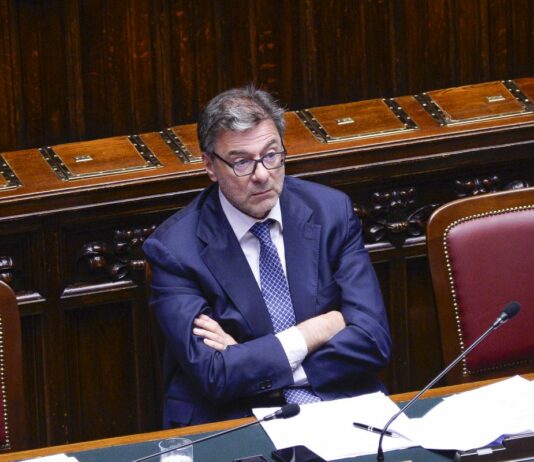 Deficit/Pil a -3,1%, Giorgetti “L’Italia non esce dalla procedura d’infrazione”