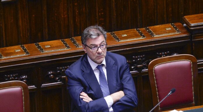 Deficit/Pil a -3,1%, Giorgetti “L’Italia non esce dalla procedura d’infrazione”