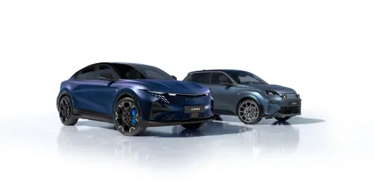 Alpine porta l’esclusività al centro del Salone di Parigi