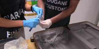 Trasportavano 50 chili di ketamina nei bagagli, tre arresti a Fiumicino