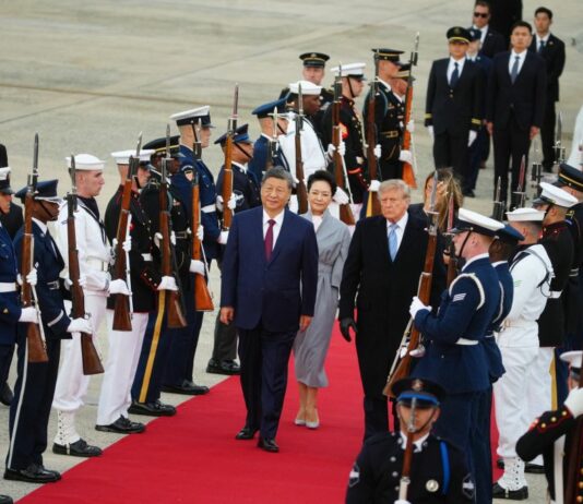 Xi Jinping arriva negli Stati Uniti, al via vertice “Stabilizzare rapporti”