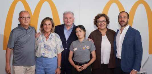Inclusione e futuro, giovani rifugiati al lavoro nei ristoranti McDonald’s di Roma