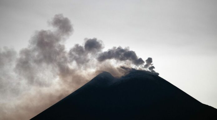 Cenere lavica dell’Etna, a Catania voli in arrivo sospesi sino alle ore 16