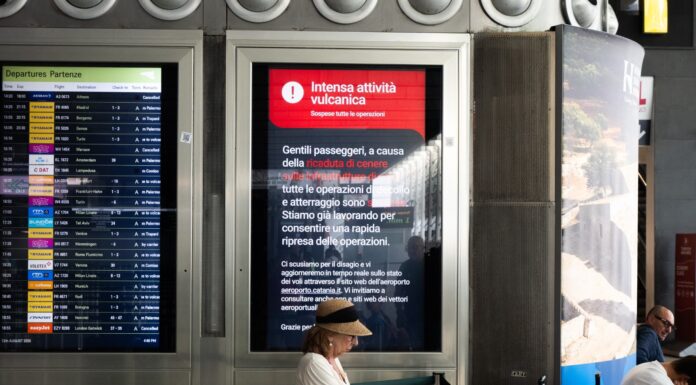 Cenere lavica dell’Etna, stop voli all’aeroporto di Catania fino alle 12 di domani