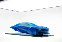Alpine svela una scultura che evoca il design della futura A110