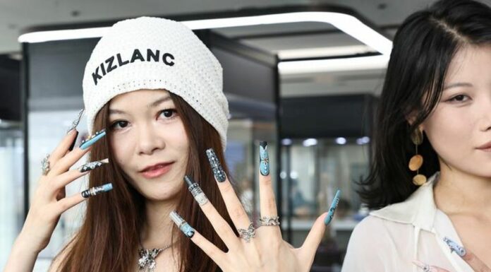 Dalla Cina a Milano, le unghie finte entrano nel mondo della moda
