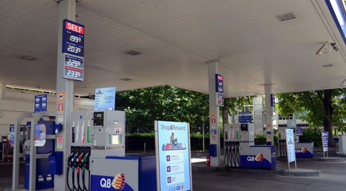 Carburanti, Q8 Italia fissa un tetto massimo ai prezzi per un mese da ottobre