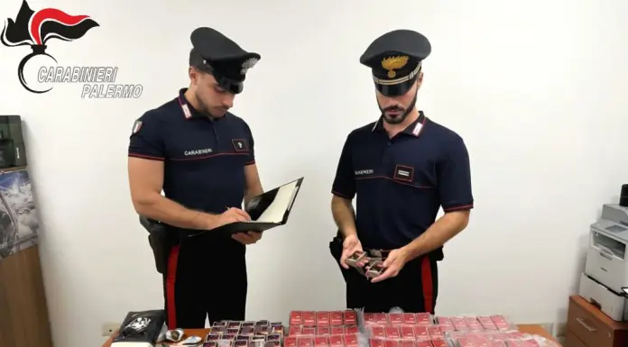 Sequestrati a Palermo 17 kg di droga nascosta in frigo, due arresti