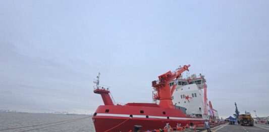 Cina, due rompighiaccio rientrano dalla spedizione scientifica nell’Artico