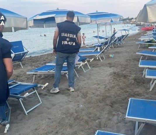 La Guardia di Finanza scopre stabilimento balneare abusivo nel Cosentino, una denuncia
