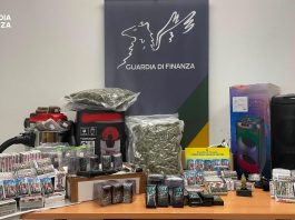 Sequestrati 33 kg di droga a Genova, erano nascosti in aspirapolveri e casse acustiche