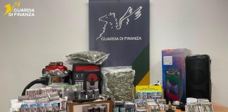Sequestrati 33 kg di droga a Genova, erano nascosti in aspirapolveri e casse acustiche