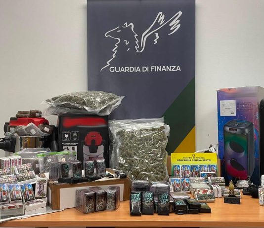 Sequestrati 33 kg di droga a Genova, erano nascosti in aspirapolveri e casse acustiche