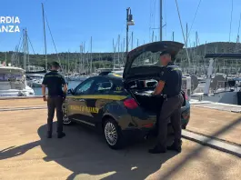 Controlli della GDF di Grosseto durante la stagione estiva: oltre 240 irregolarità, 34 lavoratori in nero e 20mila articoli sequestrati