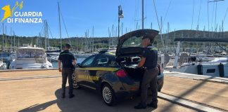 Controlli della GDF di Grosseto durante la stagione estiva: oltre 240 irregolarità, 34 lavoratori in nero e 20mila articoli sequestrati