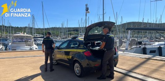 Controlli della GDF di Grosseto durante la stagione estiva: oltre 240 irregolarità, 34 lavoratori in nero e 20mila articoli sequestrati