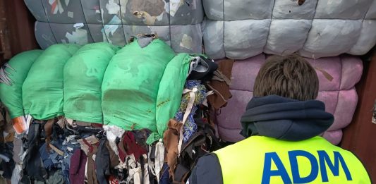 Maxi sequestro di 500 tonnellate di rifiuti tessili al porto di Livorno
