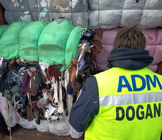 Maxi sequestro di 500 tonnellate di rifiuti tessili al porto di Livorno