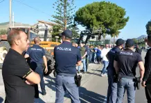 Caro carburanti, un gruppo di agricoltori blocca la statale Palermo-Agrigento