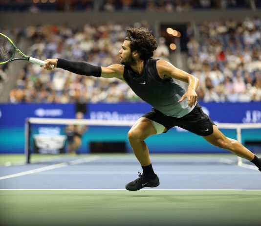 Alcaraz eliminato dagli Us Open da un super Shelton, derby Usa in semifinale contro Tiafoe