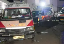 India, crolla un edificio di 5 piani a Nuova Dehli: 6 morti, si scava sotto le macerie