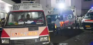 India, crolla un edificio di 5 piani a Nuova Dehli: 6 morti, si scava sotto le macerie