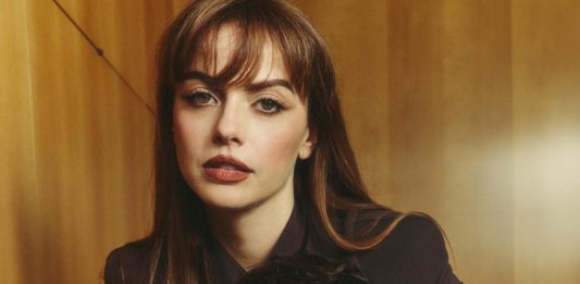 Annalisa, online il videoclip ufficiale di “Amica” con Madame