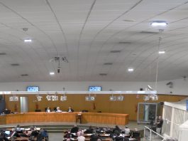 Ondata di maltempo sulla Lombardia, a Milano crolla parte del soffitto dell’aula bunker di San Vittore e viene rinviata l’udienza del processo “Hydra”