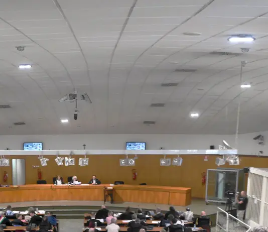 Ondata di maltempo sulla Lombardia, a Milano crolla parte del soffitto dell’aula bunker di San Vittore e viene rinviata l’udienza del processo “Hydra”