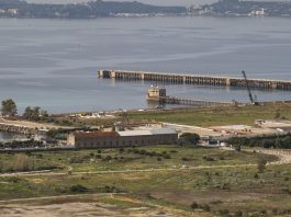 Protesta a Bagnoli contro i lavori per l’America’s Cup, bloccati i camion