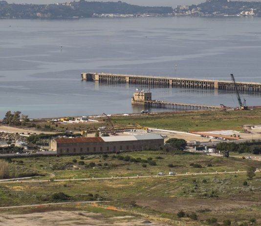 Protesta a Bagnoli contro i lavori per l’America’s Cup, bloccati i camion