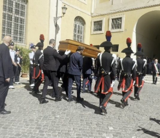 Aperta la camera ardente per l’ultimo saluto a Emma Bonino in Campidoglio, presenti Gualtieri e Magi