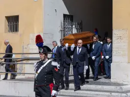 A Roma l’ultimo saluto a Emma Bonino in Campidoglio. Prodi “La difesa dei più deboli è stata la sua stella polare”