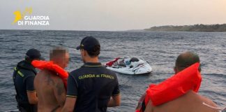 Naufragio nelle acque di Isola di Capo Rizzuto, diportisti tratti in salvo