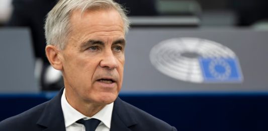 Carney a Trump: “Canada più forte è un partner migliore per gli Usa”. Il discorso al Parlamento Ue: “All’Europa ci lega un’affinità elettiva”