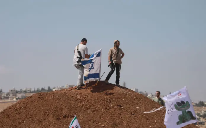 Conflitto israelo - palestinese: Cisgiordania: coloni israeliani aprono il fuoco durante un accesso ai terreni