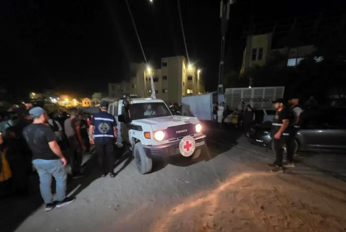 Conflitto israelo-palestinese: Khan Younis, la Croce Rossa riporta a Gaza i pazienti bloccati in Cisgiordania