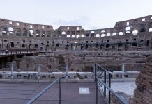 Precipita durante i lavori al Colosseo, morto un operaio. Meloni: “Inaccettabile morire così a 22 anni”