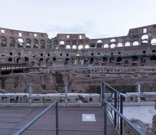 Precipita durante i lavori al Colosseo, morto un operaio. Meloni: “Inaccettabile morire così a 22 anni”