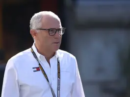 Domenicali “Antonelli sta facendo crescere la F1, Ferrari tenga la barra dritta”