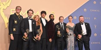 “Widow’s Bay” trionfa tra le commedie agli Emmy Awards 2026, “The Pitt” si conferma miglior dramma