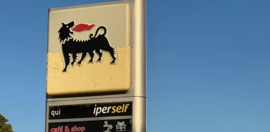 Caro carburanti, scatta il tetto ai prezzi sulla rete Eni: 2,19 euro/litro per il diesel, 1,99 per la benzina