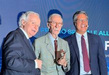 A Vittorio Feltri il Premio alla Carriera Giovani Comunicatori ICCH: “I giornali hanno perso smalto ma i telefonini non li ammazzeranno”