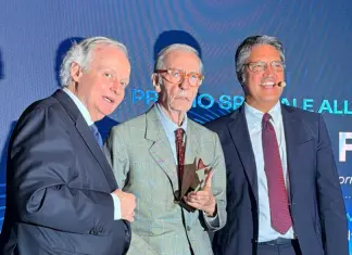 A Vittorio Feltri il Premio alla Carriera Giovani Comunicatori ICCH: “I giornali hanno perso smalto ma i telefonini non li ammazzeranno”