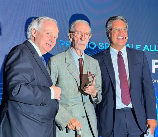 A Vittorio Feltri il Premio alla Carriera Giovani Comunicatori ICCH: “I giornali hanno perso smalto ma i telefonini non li ammazzeranno”