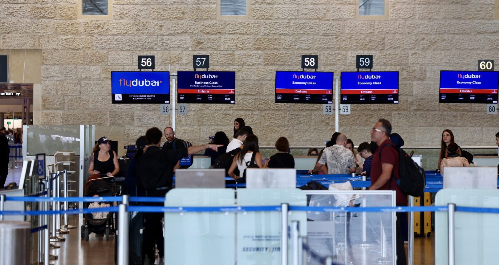 Lite e accoltellamento tra i piloti del volo FlyDubai, i 174 passeggeri rientrati a Tel Aviv. Israele: “Tentativo di attentato terroristico jihadista”