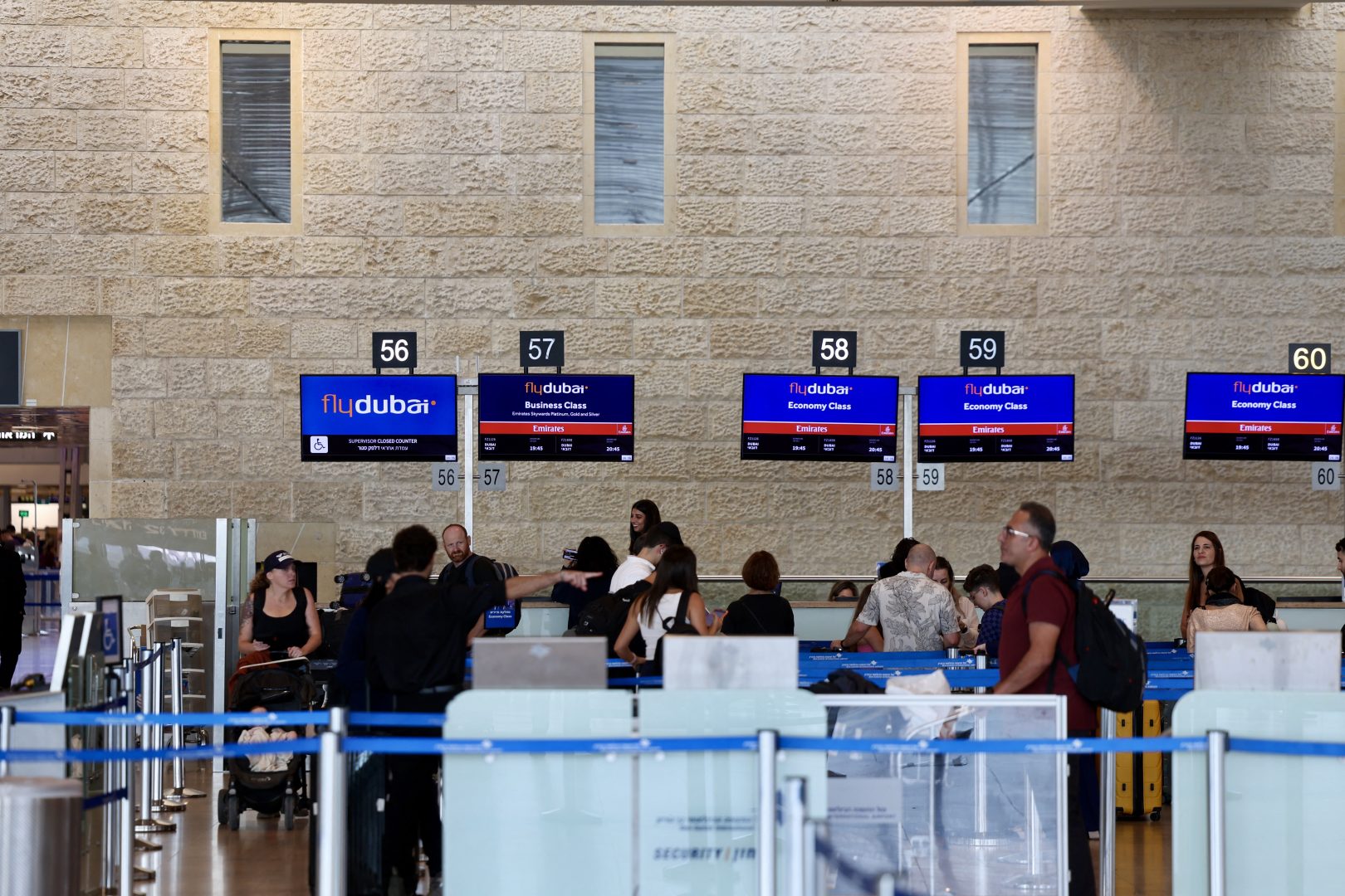 Lite e accoltellamento tra i piloti del volo FlyDubai, i 174 passeggeri rientrati a Tel Aviv. Israele: “Tentativo di attentato terroristico jihadista”