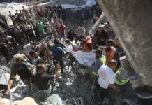 Crolla un edificio a Gaza: almeno 11 vittime. Cento persone sotto le macerie, 50 sono bambini