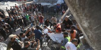 Crolla un edificio a Gaza: almeno 11 vittime. Numerose persone ancora intrappolate sotto le macerie