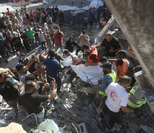 Crolla un edificio a Gaza: almeno 11 vittime. Cento persone sotto le macerie, 50 sono bambini